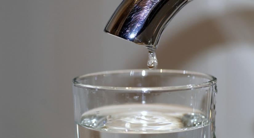 Valami bűzlik a Balatonnál