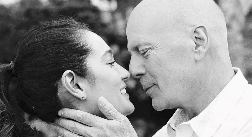 Ő Bruce Willis 24 évvel fiatalabb felesége, akivel már 15 éve elválaszthatatlanok egymástól