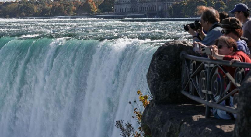 Holttesteket rejtett a leeresztett Niagara-vízesés (videó)