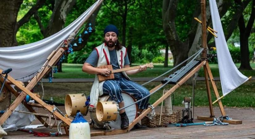 Danny Bain egy napra Gulliver bőrébe bújik Szegeden