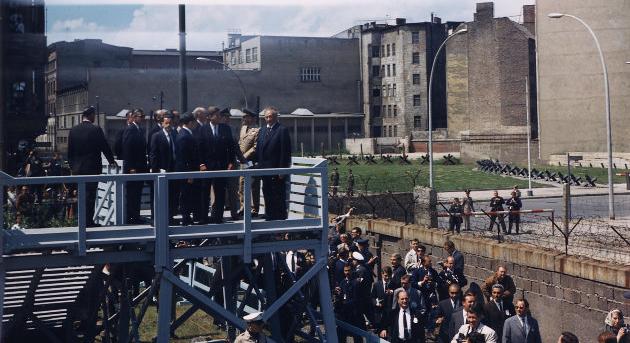 Megrendítő beszédet mondott a berlini fal árnyékában J. F. Kennedy