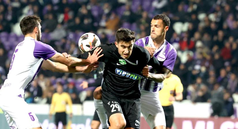 Nem esett gól az Újpest és a Paksi FC mérkőzésén (képgalériával)