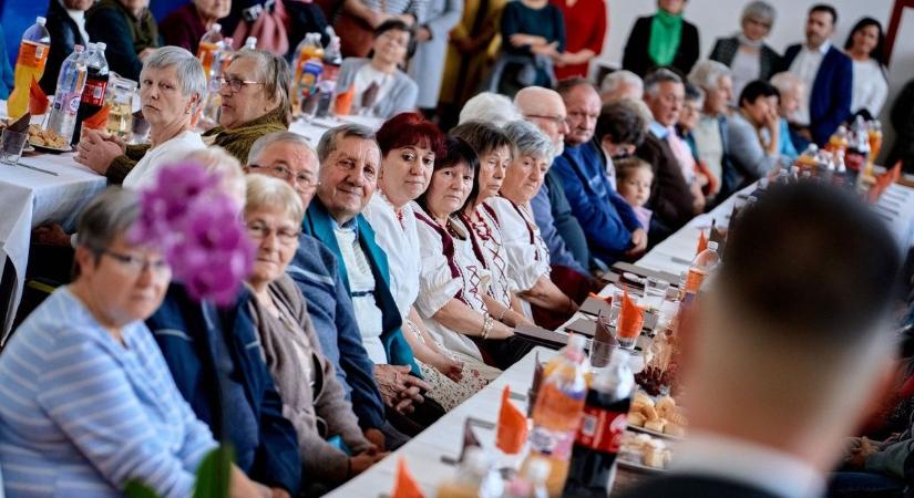 Bakonyi idősek ünnepe – „Szükségünk van a türelmükre" (képgaléria, videó)