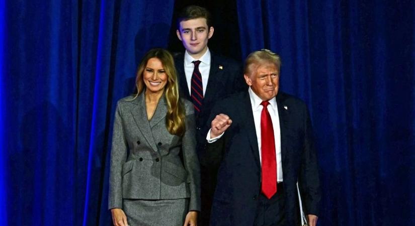 Így nyúlt Donald hóna alá a 18 éves Barron Trump: üdv a manoszférában