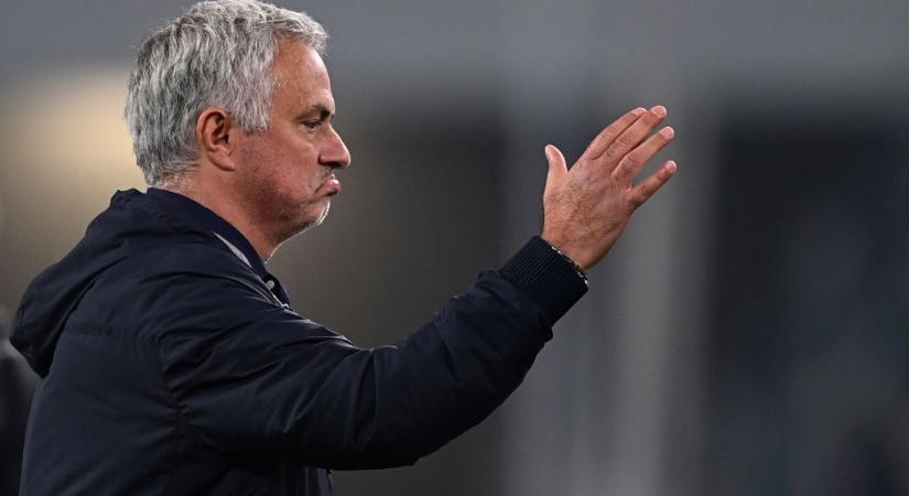 Eltiltást és pénzbüntetést kapott José Mourinho, amiért a “VAR-szobában ülőket” nevezte a meccs embereinek