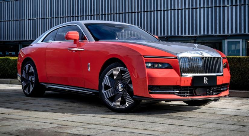 200 milliós Lambó, elektromos Rolls-Royce: ezek most a magyar szupergazdagok kedvenc autói