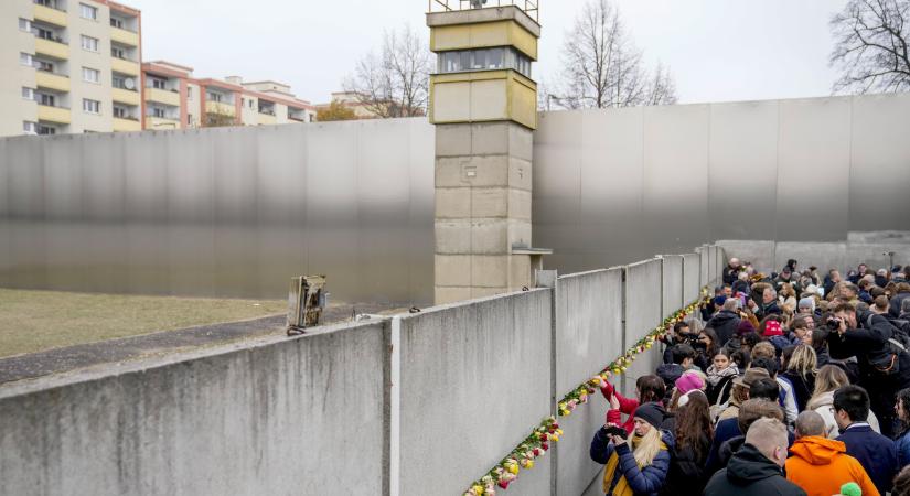 Százezrek ünnepelték a fal leomlásának 35. évfordulóját Berlinben