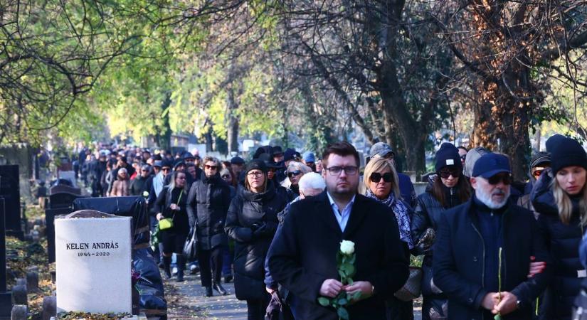 "Köszönöm neked az öcsémet, megígérem, vigyázok rá" - Videón Hadas Kriszta temetése: szívszaggató felvételek