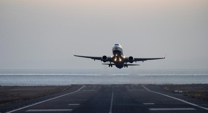 Óriási baj! Kigyulladt a Boeing gép hajtóműve, 249 utassal a fedélzeten