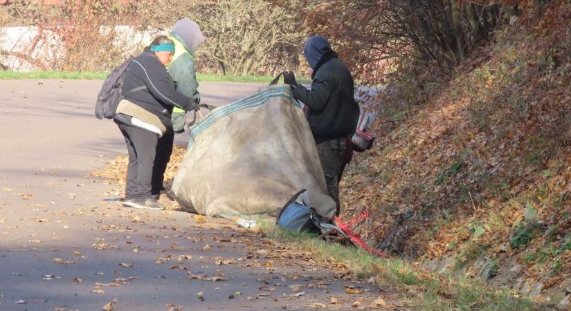 Lakatlan ingatlanok előtt is ki kell tisztítani az árkot, figyelmeztet a siroki polgármester