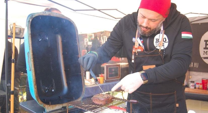 Nagy sikere volt az első steaksütő versenynek Tiszaalpáron – galériával, videóval