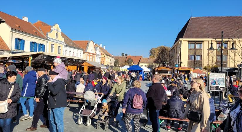 Töltöttkáposzta, libacomb és forraltbor fesztivál Kőszegen