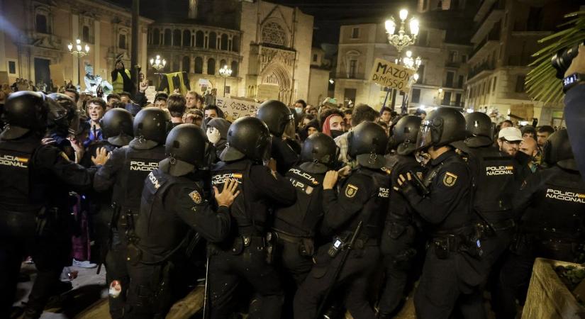 Hiába tüntettek ellene tízezrek, nem mond le a valenciai elnök  videó