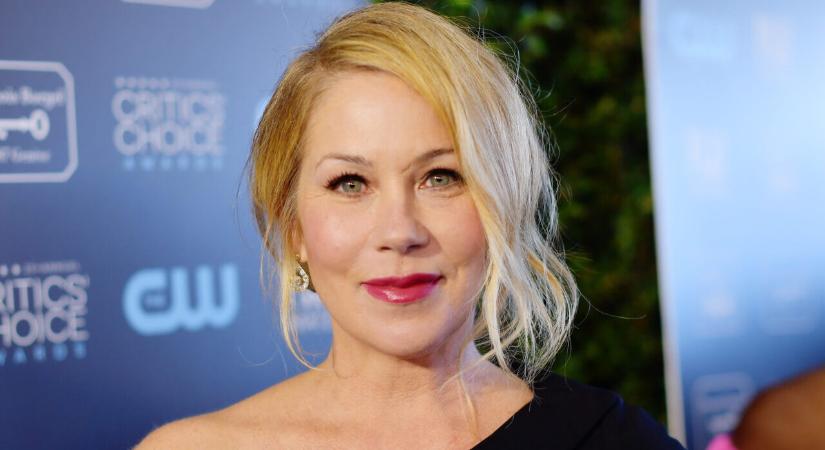 „Fekszem az ágyamban és sikítok a fájdalomtól” – őszintén beszélt a szklerózis multiplexről Christina Applegate