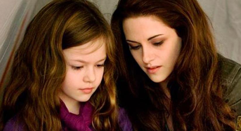 Kristen Stewart és Alkonyat-beli lánya újra találkoztak – Mackenzie Foy csodaszép nővé érett