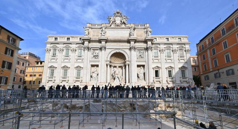 Aprópénz helyett bírság: komoly pénzbüntetésre számíthat, aki pénzt dob a Trevi-kútba