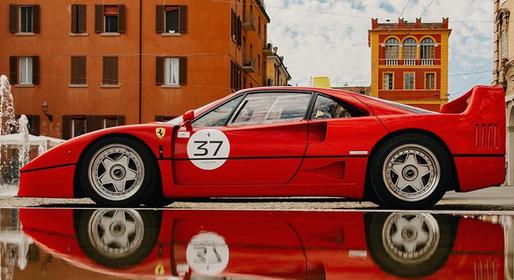 A Ferrari F40-et idéző modellel készül a maranellói márka