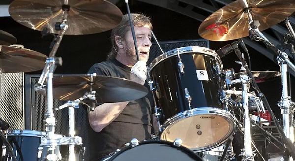 Újra AC/DC dalt játszott élőben Phil Rudd