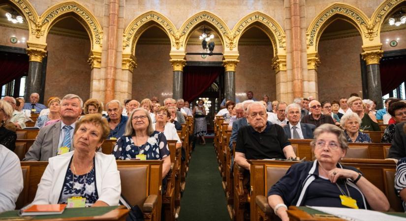 A nyugdíjasok jelentős változtatásokat sürgetnek, március végéig adtak időt a kormánynak