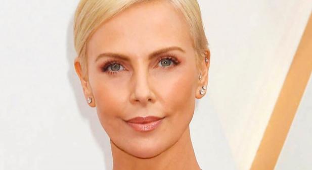 Baby2Baby-gála 2024: jótékonysági eseményen vett részt Charlize Theron, Sofia Richie és Jessica Alba