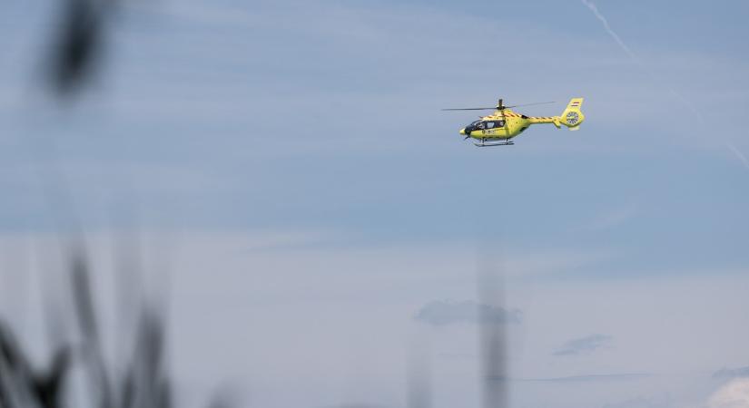 Rettenetes baleset történt Fejér vármegyében: mentőhelikoptert riasztottak a helyszínre