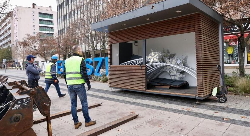 Tilos biciklizni, rollerezni a Dísz tér téren! Mutatjuk, miért