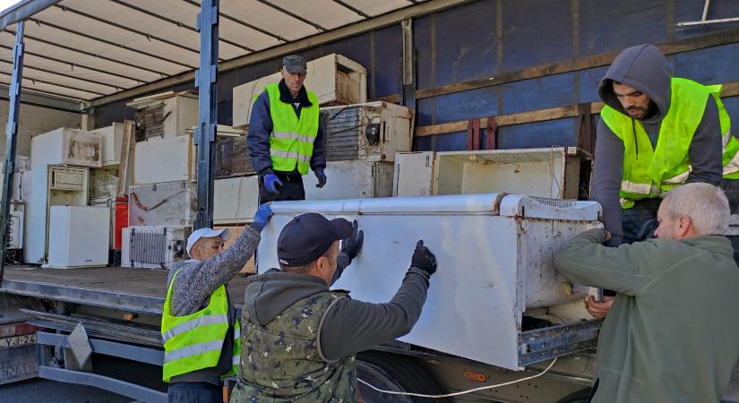 Egy délelőtt 17,5 tonna e-hulladékot adtak le a vásárhelyiek