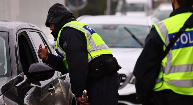 Németországban őrizetbe vettek egy terrorcselekményre készülő 17 éves fiút