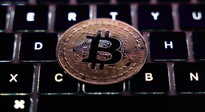 Rekordot rekordra halmoz a bitcoin, újabb történelmi csúcson a kriptovaluta