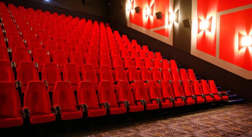 A Cinema City után majdnem az összes budapesti moziban árat emeltek, és nem gondolnád, hol a legdrágább a sima 2D-s jegy