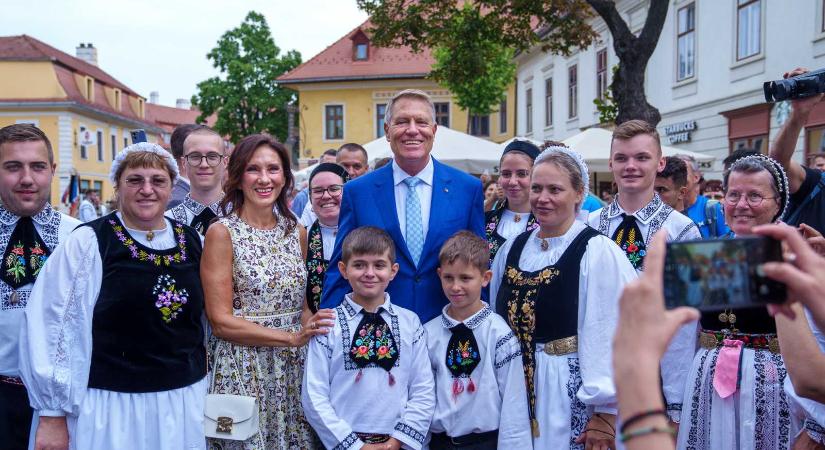 Átvizsgáltatnák Iohannis költekezését