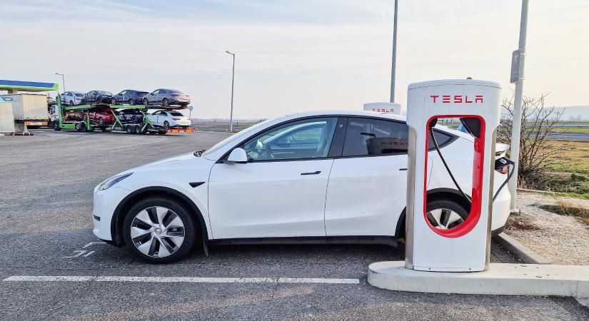 Egy év ingyen töltés növeli a Tesla Model Y vonzerejét