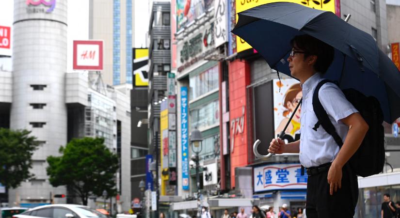 Egy kínai férfi 2 milliárd forintnyi jennel húzott le egy 71 éves cégvezető nőt Japánban