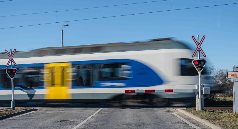 Gázolt a vonat Győrnél, késések várhatók