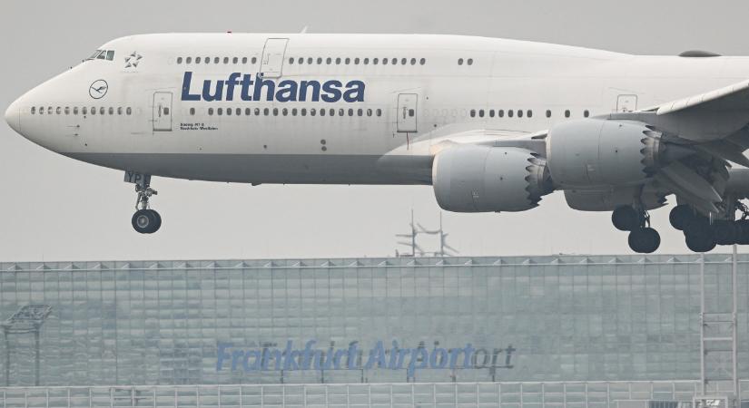 Tizenegyen megsérültek egy turbulenciába került Lufthansa-járaton az Atlanti-óceán fölött