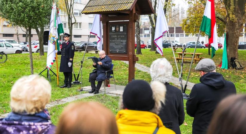 56-os mártír előtt tisztelegtek Győrben – Utódai is koszorúztak  Fotók