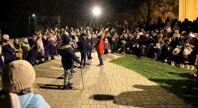 Szent Márton napján lámpások csillogtak a városban