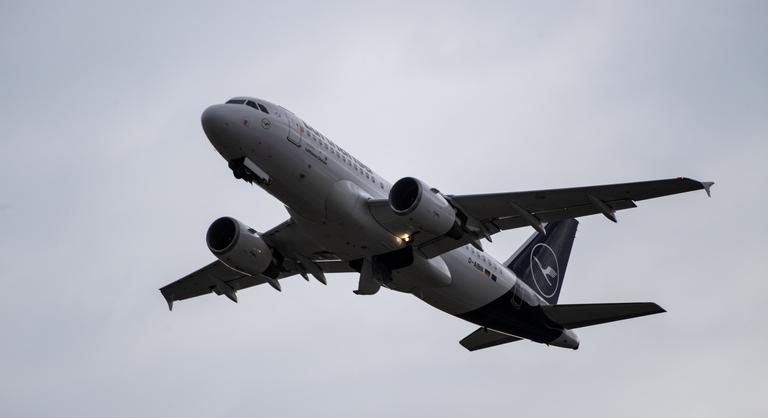 Turbulenciába került a Lufthansa frankfurti járata, sok a sérült