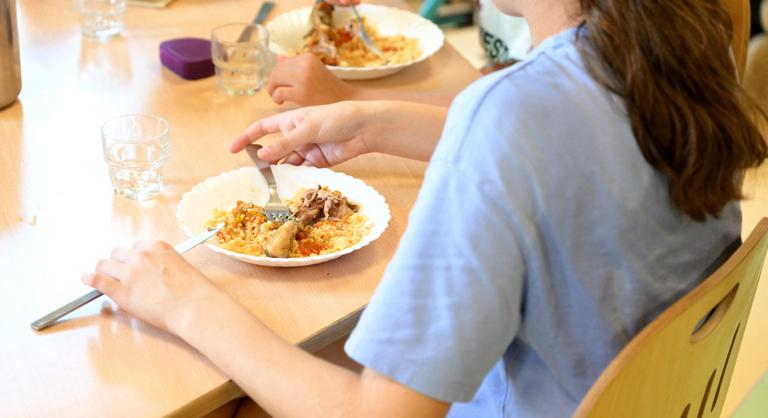 Megváltozik a közétkeztetés, nincs több diós tészta és szezámmagos rántott hús