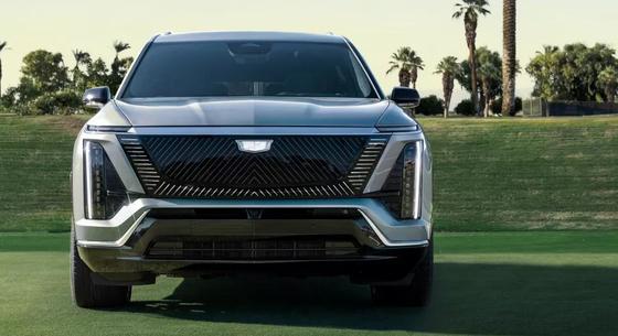 Itt a Cadillac legújabb hatalmas luxus villany SUV-ja