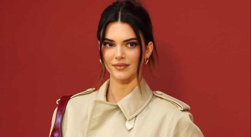 Kendall Jenner félmeztelen fotókkal tudatta követőivel, hogy vágatott a hajából