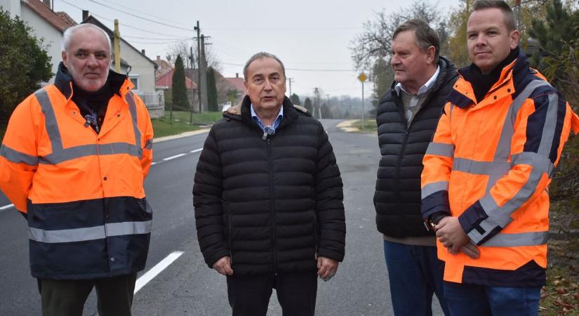 Megújult a 83-as főút burkolata Pápa-Tapolcafőn