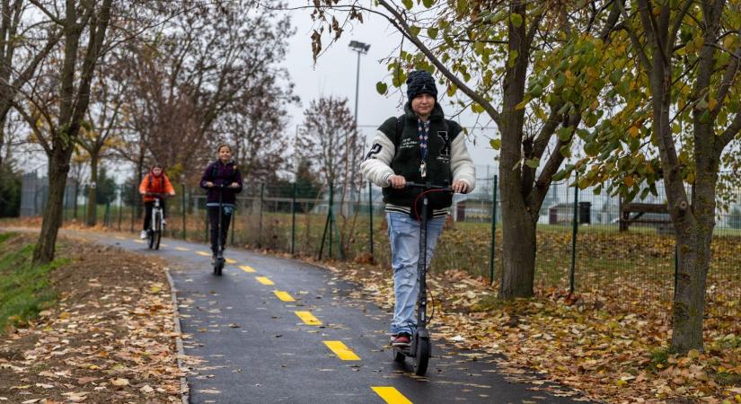 Kerékpárutat adtak át, biztonságosabbá vált a közlekedés