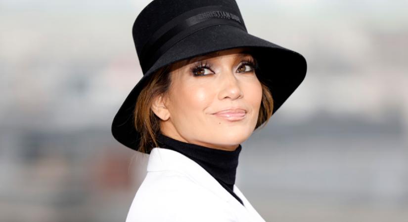 Ez a gyönyörű manikűr lesz a legelegánsabb téli körömtrend – Jennifer Lopez is odáig van érte