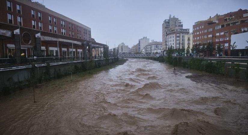 Spanyolországi áradások: újra tombol az árvíz, Malaga és Valencia már elesett – videók