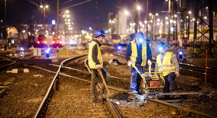 Rákapcsol a MÁV, bizonyos munkálatokat haladéktalanul elvégeznek a Keletiben