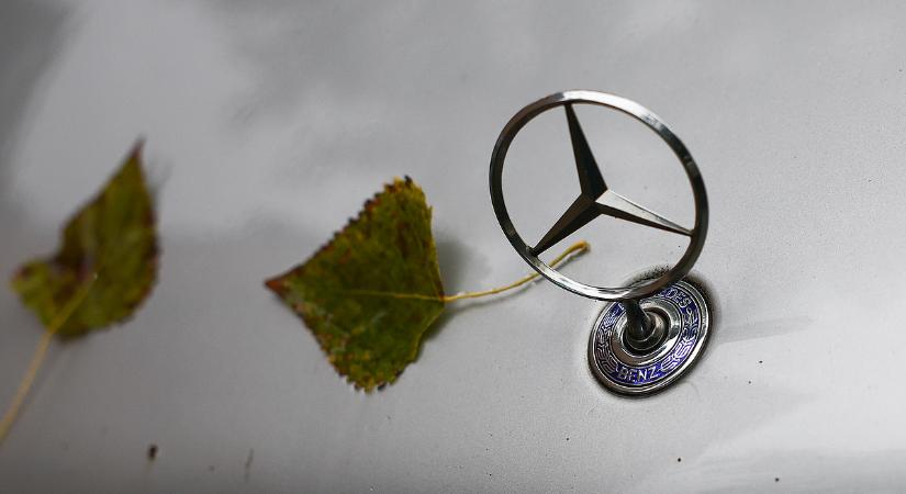 Óriási a baj, már küldik kényszerszabadságra a Mercedes dolgozóit