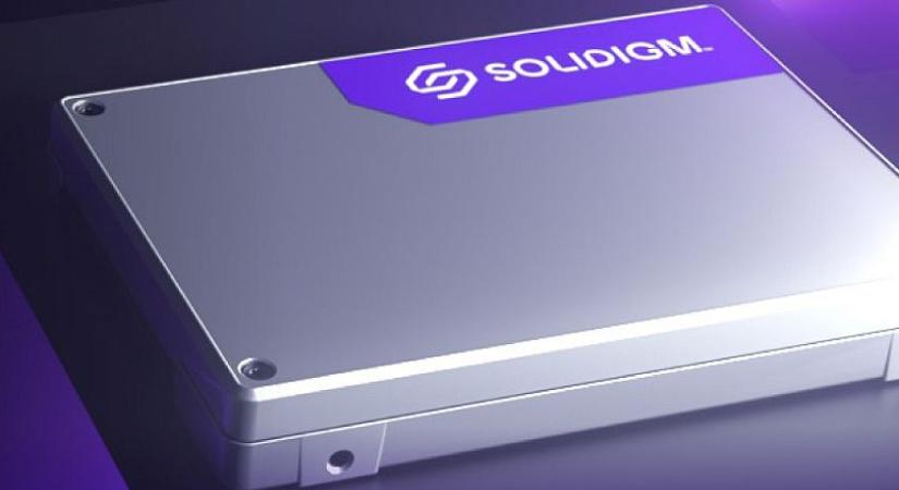 122 TB-os, MI-hez szánt SSD-t jelentett be a Solidigm