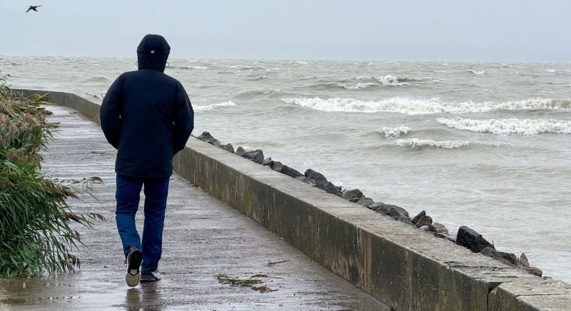 A fagyos reggelt borult idő követi