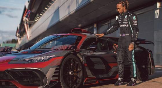 Megunta a hiperautókat Lewis Hamilton, inkább klasszikusokat gyűjt